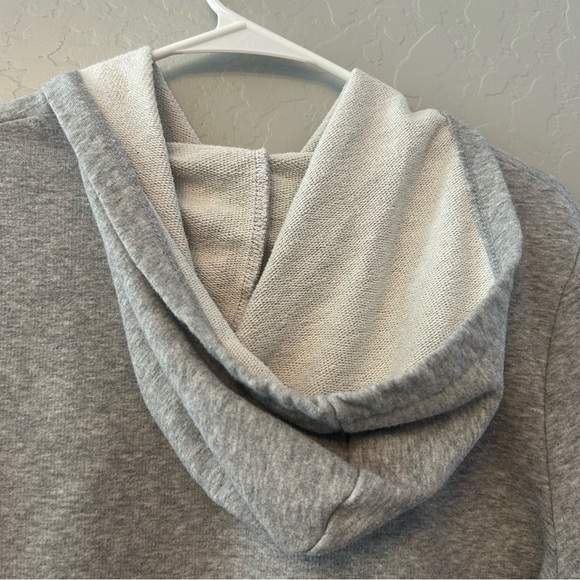 ⭐️Disney Parks Disneyland resort vintage look crop hooded sweatshirt size medium - Picture 4 of 16